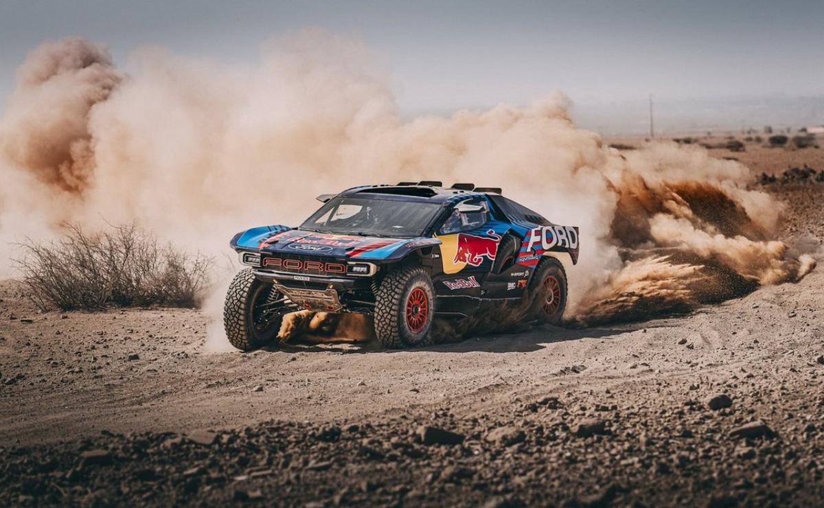 FOTO: Sainz y toda la furia del Ford Raptor en los desiertos marroquíes