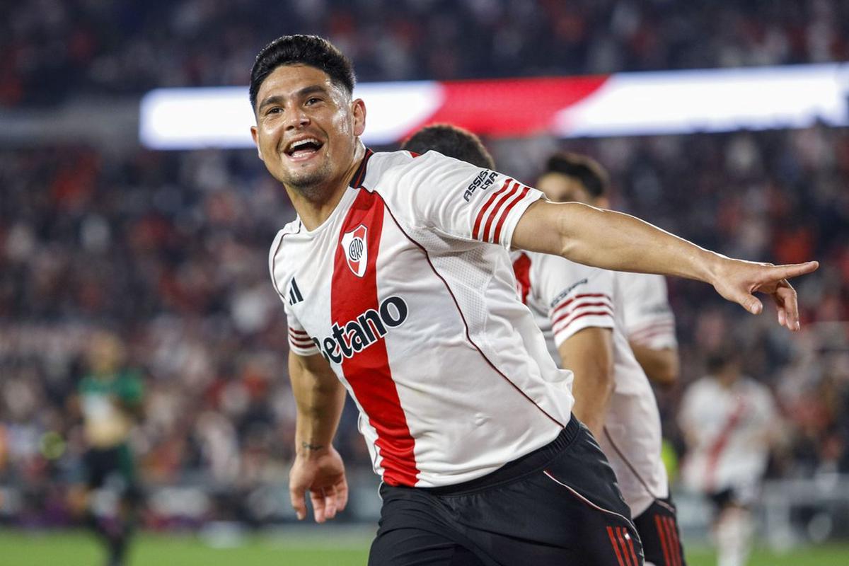 Salas se va envuelto en cuestionamientos, un año después de que River pagara una fortuna por él.