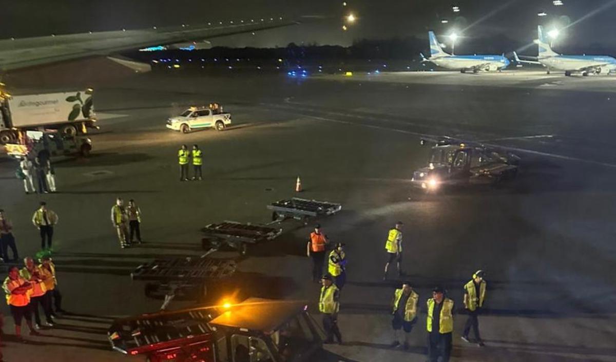 FOTO: El vuelo de AA954 de American Airlines debió volver a Ezeiza. 