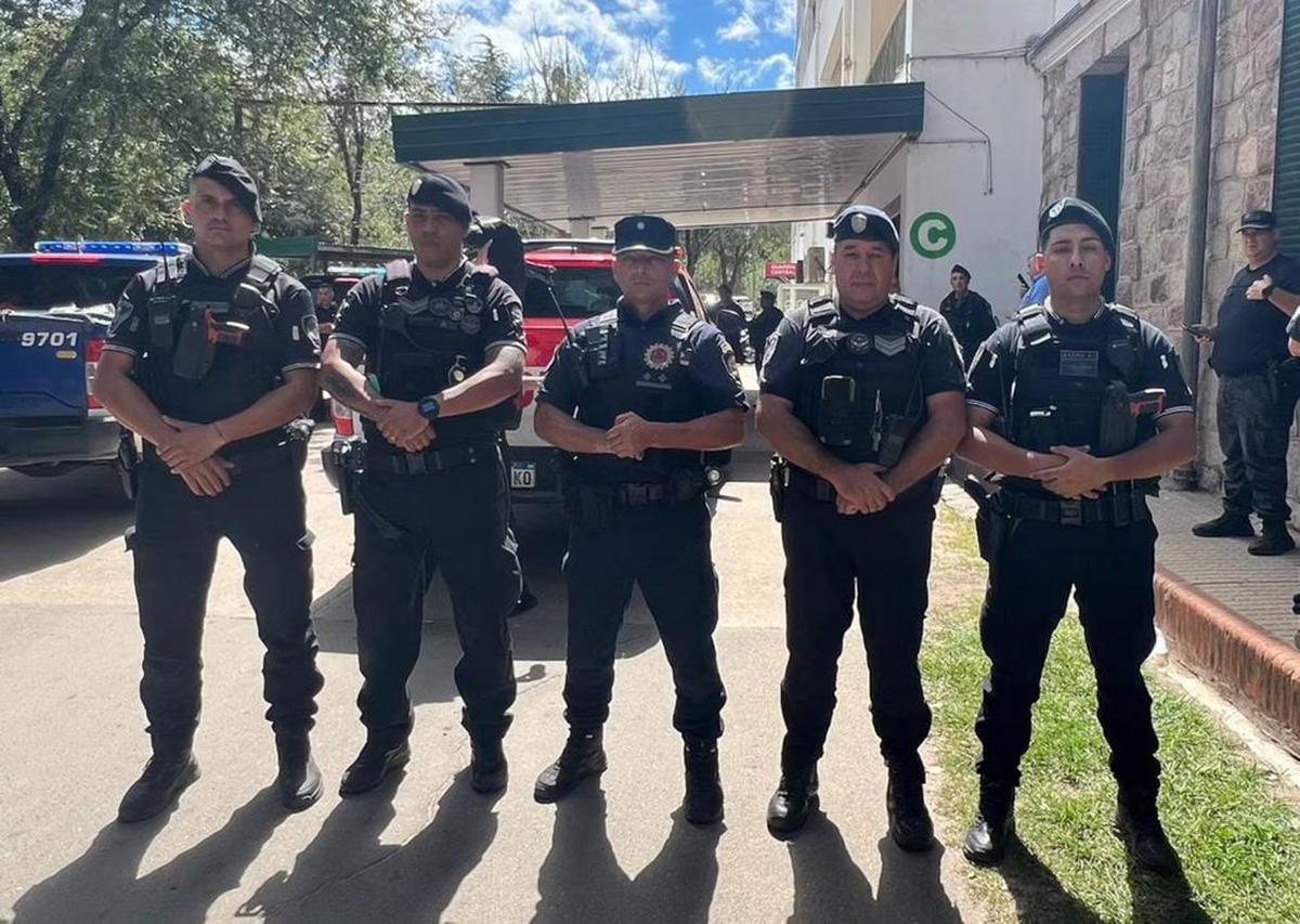 Reconocen a policías que rescataron a la menor en Cosquín tras intensa búsqueda