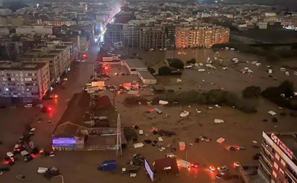 FOTO: Desastre en Valencia por las fuertes lluvias que azotaron a España. (Foto: NA)