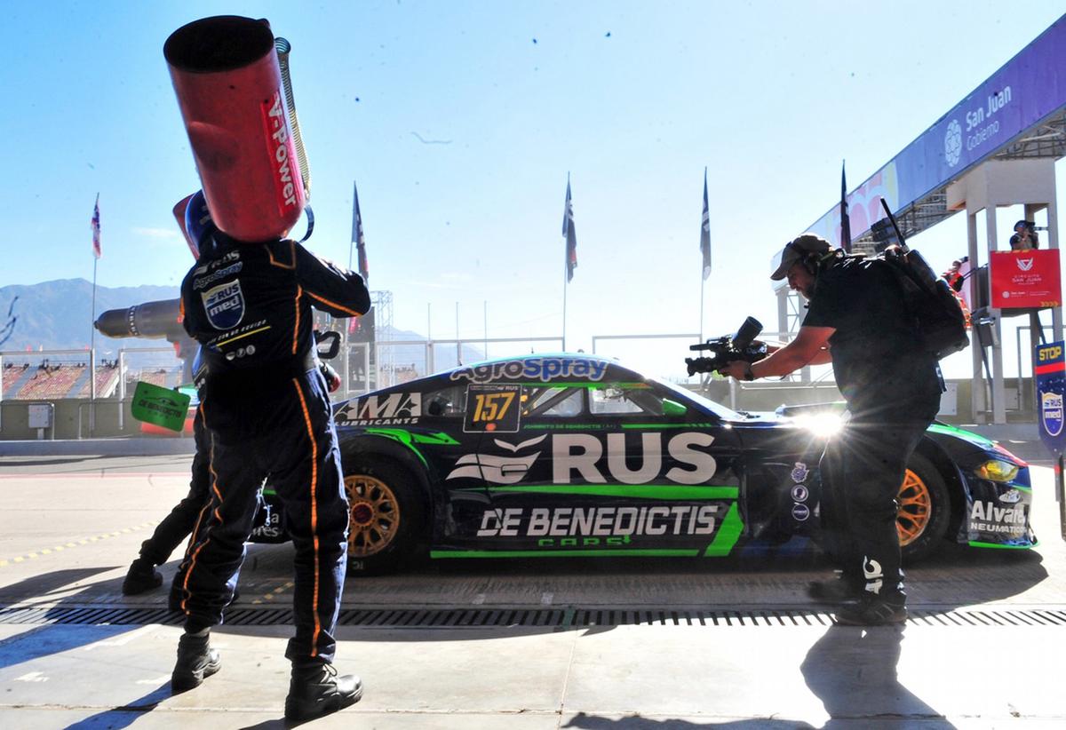 De Benedictis, el más rápido en pista, ensayando la recarga de Shell V-Power