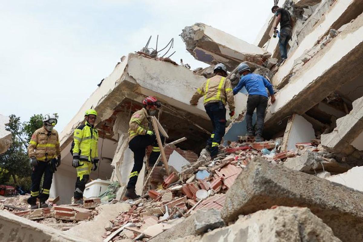 Sube a 2295 la cifra de personas fallecidas por los terremotos.