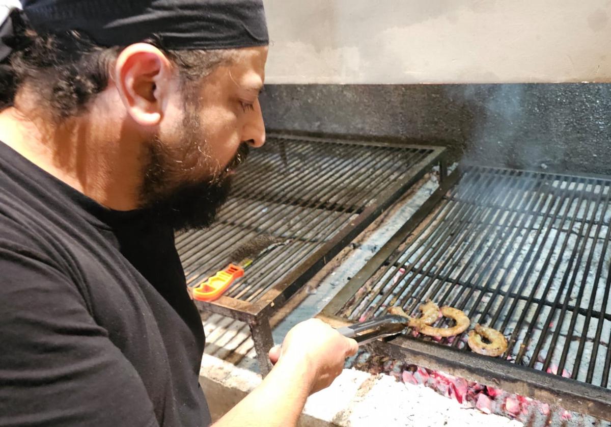 FOTO: El arte del chinchulín: secretos de La parrilla de Pipi en Jesús María 