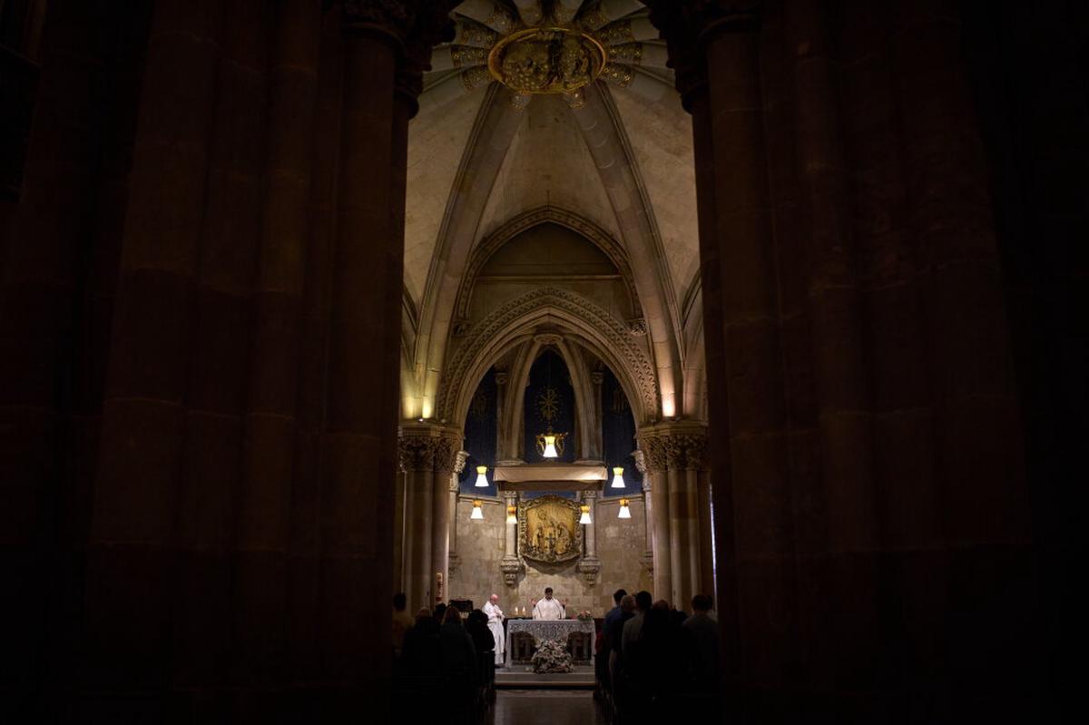 Una visita a los rincones de la Sagrada Familia revela 5 enigmas divinos y tesoros ocultos