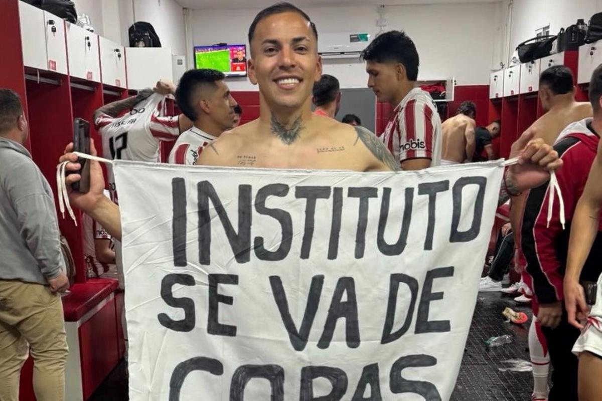 Facundo Suárez, con la bandera de la alegría.