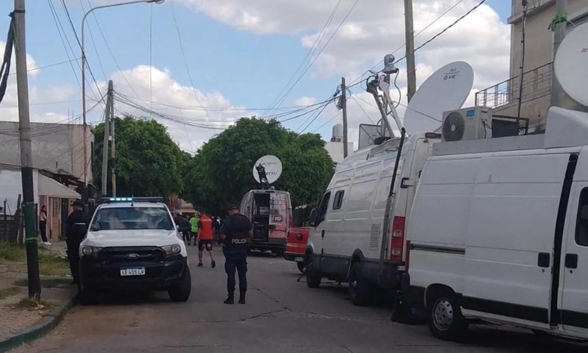 FOTO: La Policía bonaerense realizó un operativo en la zona del crimen. 