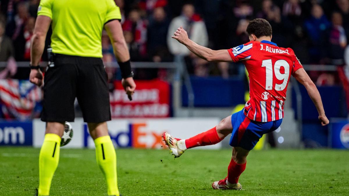 FOTO: El momento del penal de Julián. (Foto:Captura)
