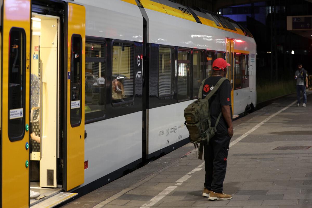 Falla en un sistema de comunicación paraliza el servicio de trenes en Alemania