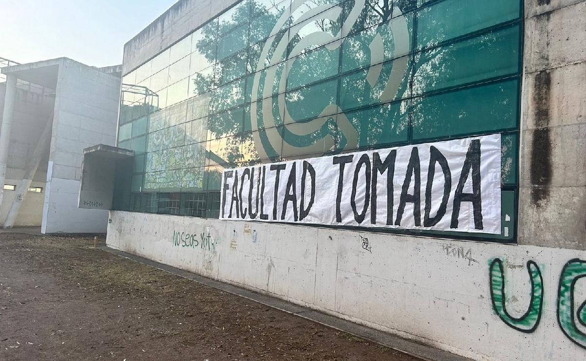 FOTO: La Facultad de Comunicación de la UNC, tomada. (Foto: Lucía González/Cadena 3)