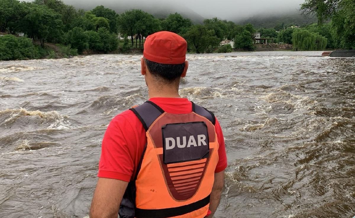 FOTO: Crecidas en los ríos de Punilla tras las fuertes lluvias en Córdoba. (Foto: Policía)