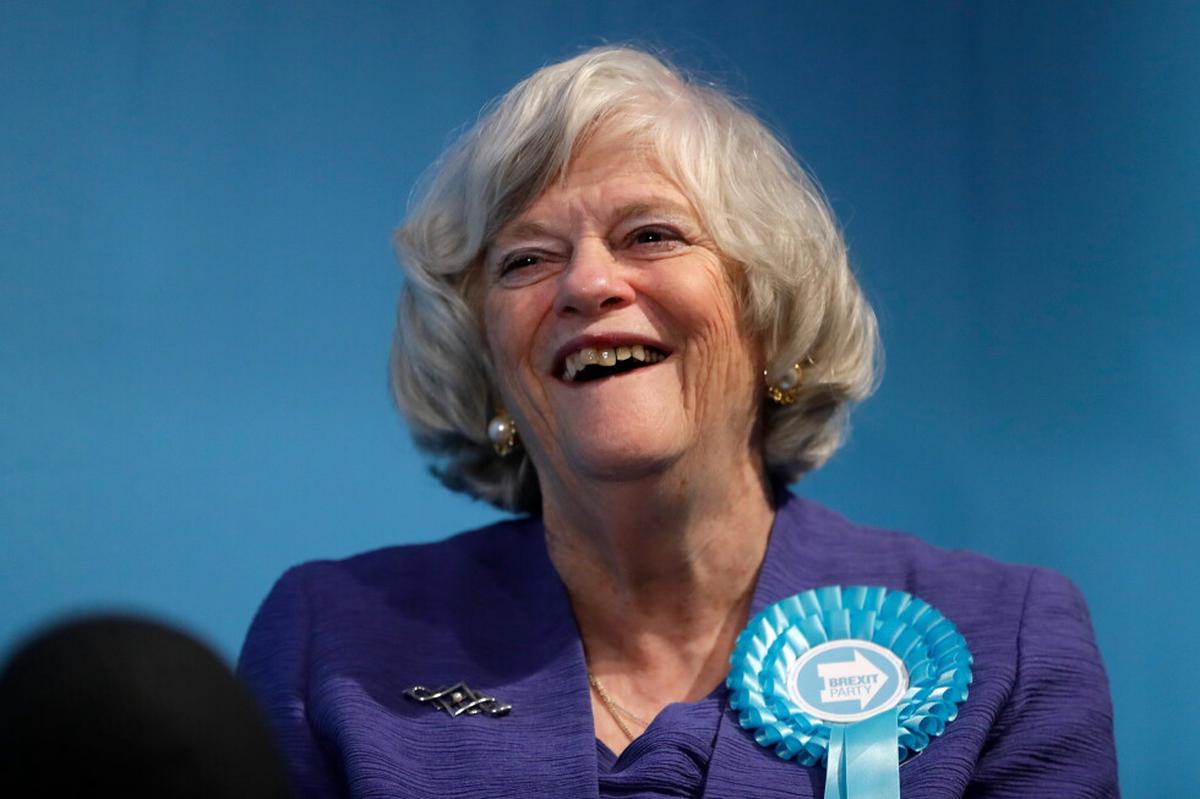 Policía británica libera a hombre arrestado por asesinato de expolítica Ann Widdecombe