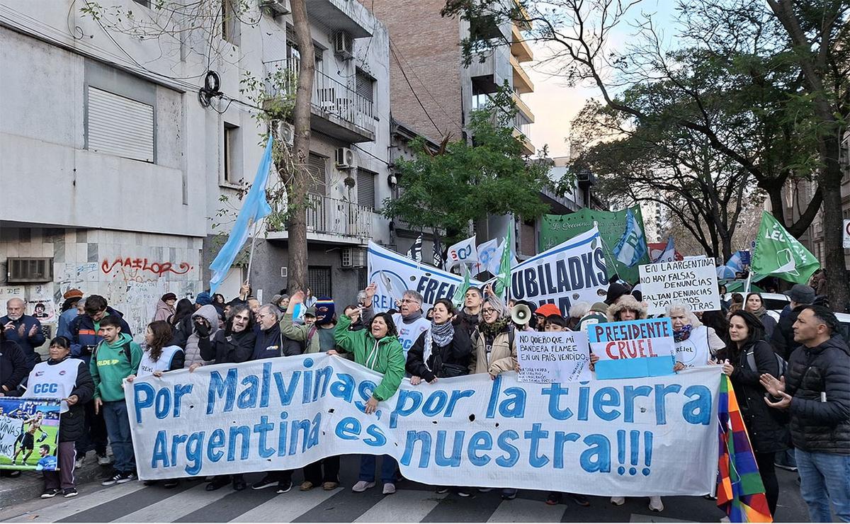 Manifestación en Rosario contra la ley de Propiedad Privada debatida en el Senado.