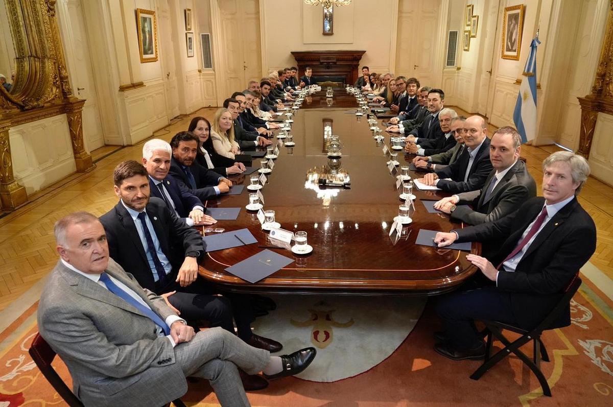 Milei se reunió con 20 gobernadores en Casa Rosada para impulsar reformas.