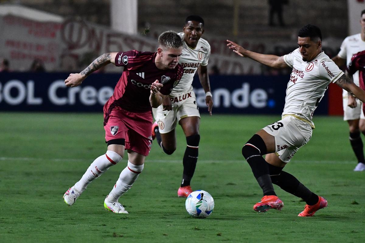 FOTO: River vs Universitario