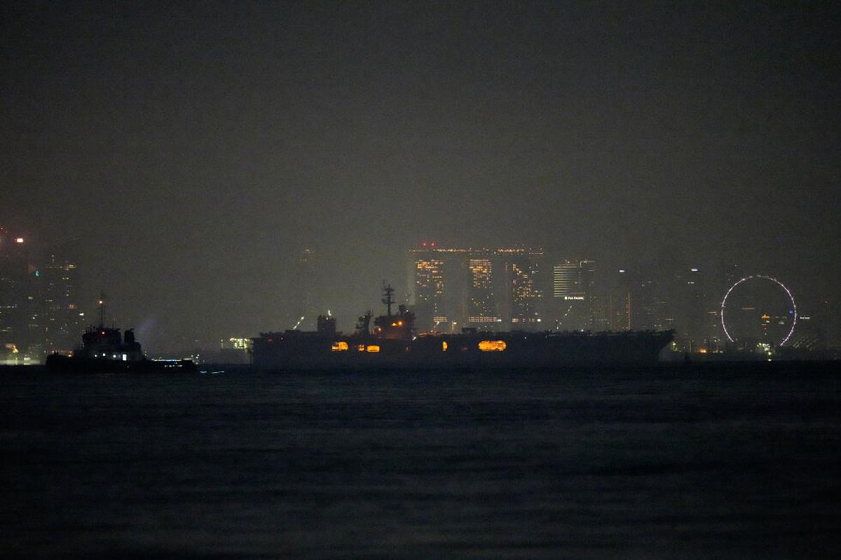 Portaaviones de EEUU pasa frente a Singapur en medio de reportes de problemas