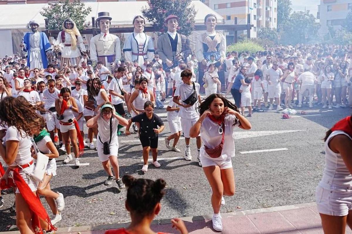 La explosión ocurrió durante el chupinazo (encendido de cohete) de las fiestas patronales.