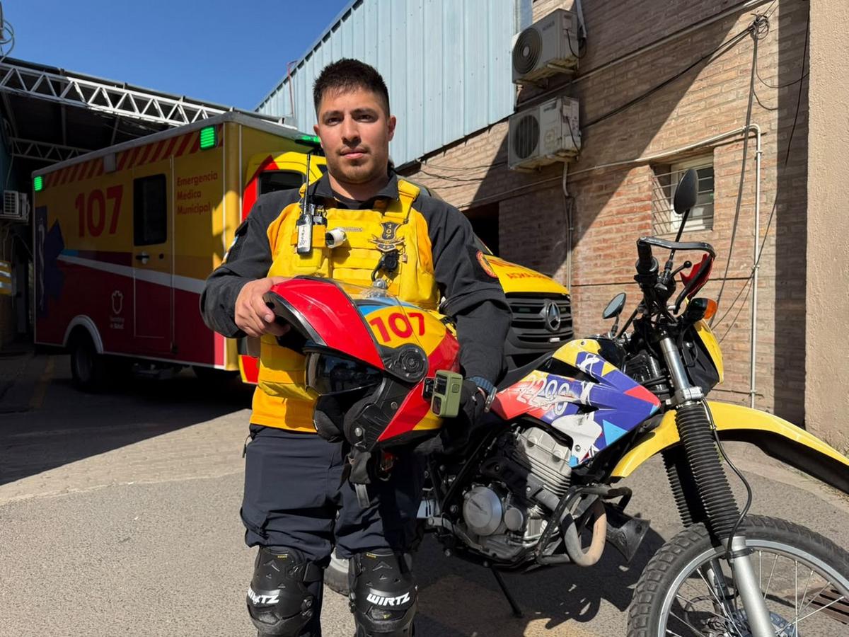 El paramédico que muestra cómo es salir a salvar vidas en Córdoba.