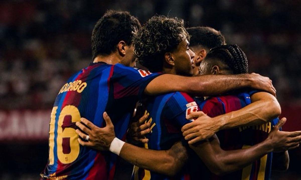 Los jugadores de Barcelona celebran otra victoria.
