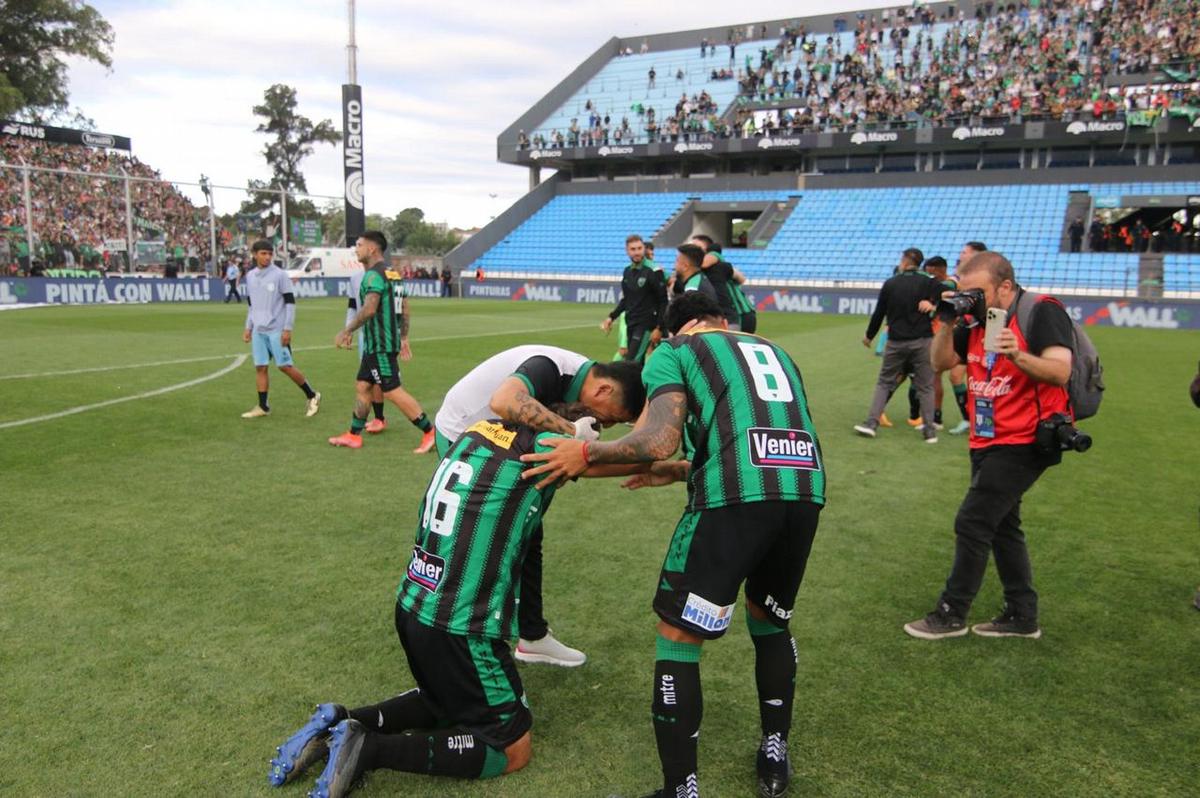 FOTO: El festejo de los jugadores de San Martín 