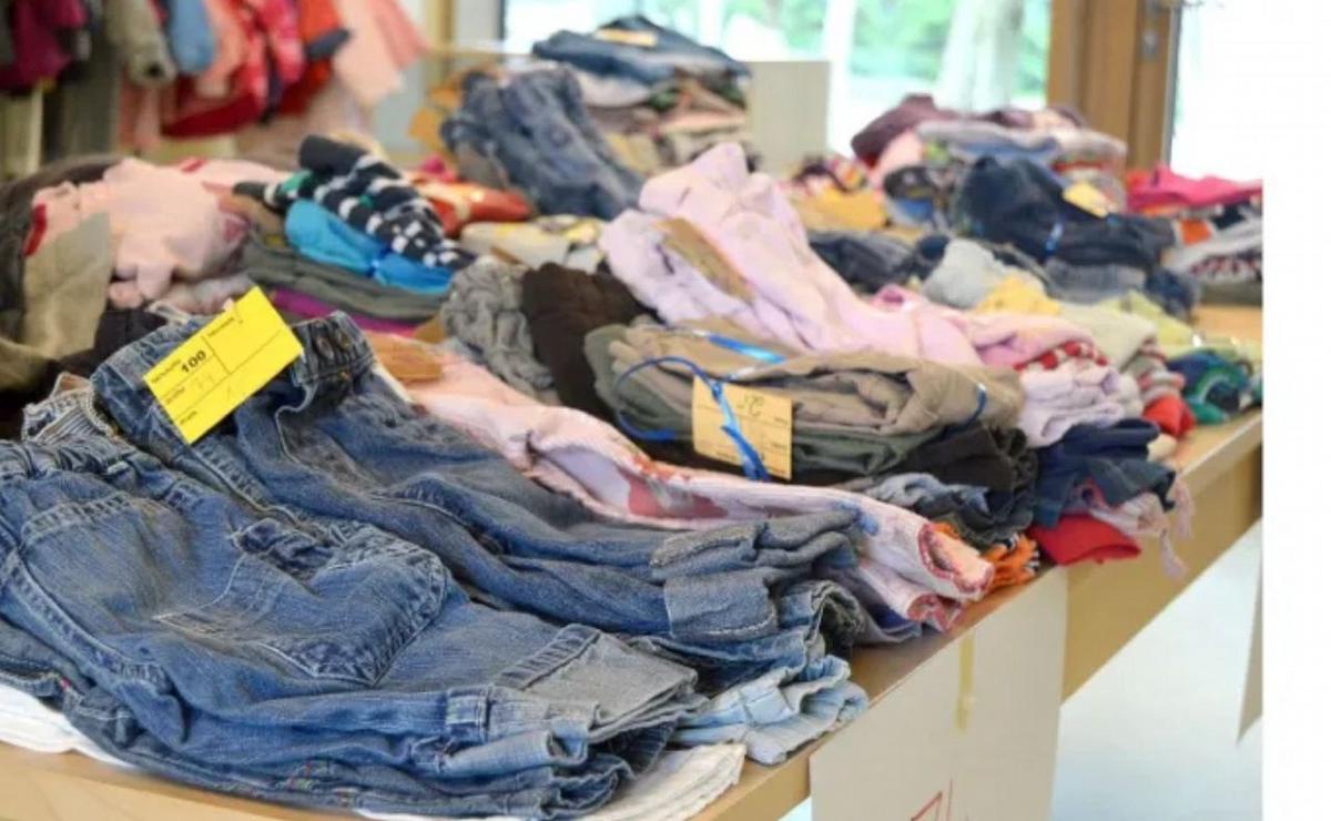 Venta de ropa usada.