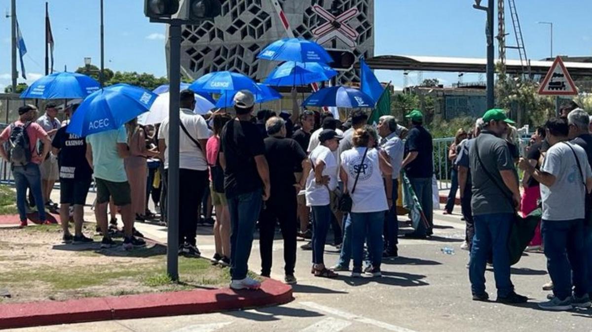 FOTO: Empleados estatales llevan a cabo asambleas en rechazo a la oferta salarial