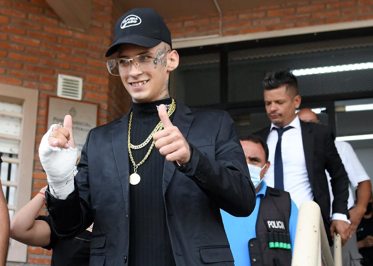 L-Gante y una nueva polémica tras un show en Roque Pérez: lo acusan de robarle a un policía