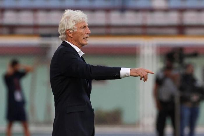 Pékerman destaca a Messi como un nuevo ícono del fútbol argentino en la previa del Mundial