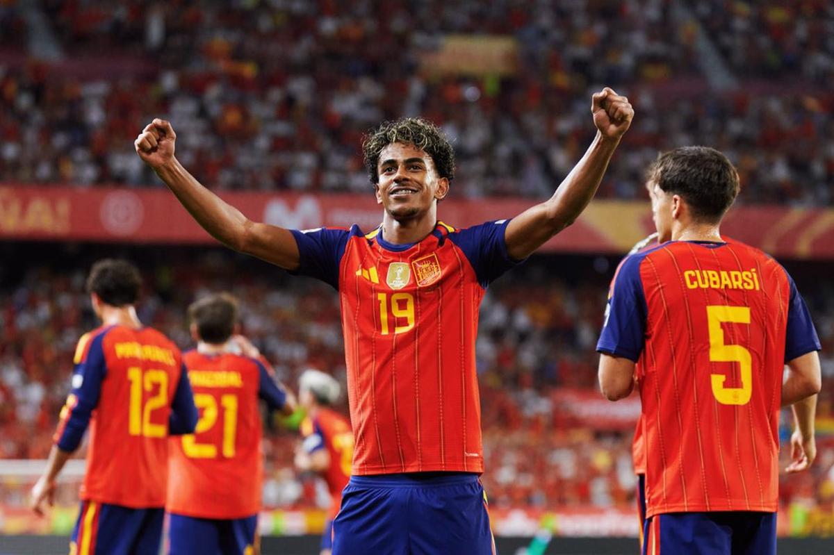 Lamine Yamal convirtió dos goles para España.