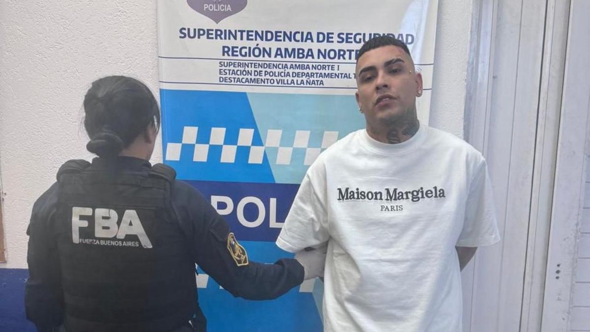 Callejero Fino continúa detenido tras declaración por portación ilegal de arma