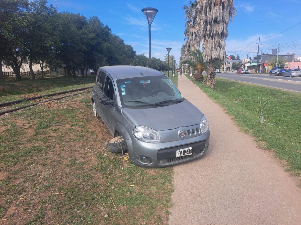 Choque entre un auto y un tren en Malvinas Argentinas. (Fernando Barrionuevo/C3)