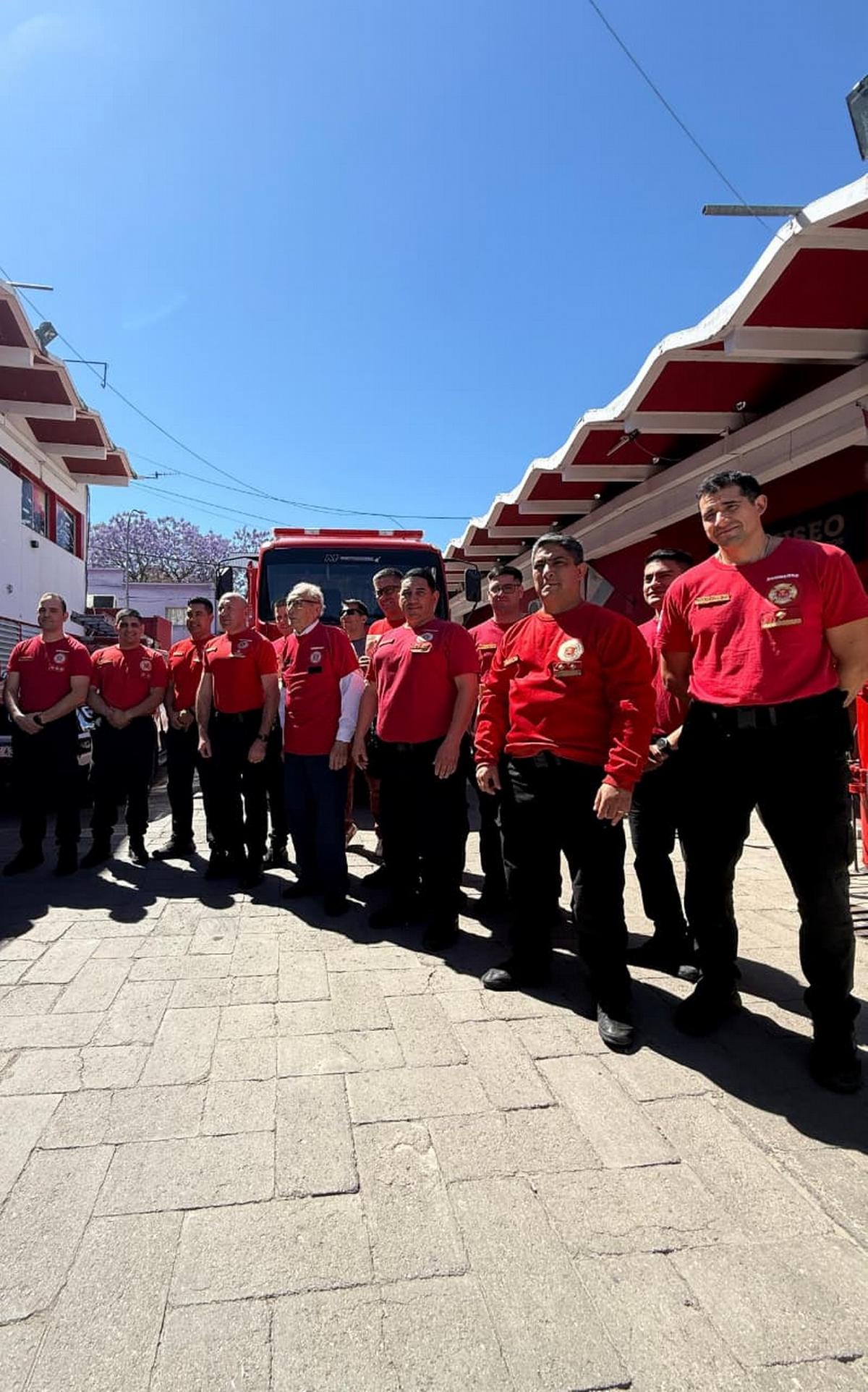 Emotivo homenaje a Antonio Molina: el bombero más longevo cumplió 90 años