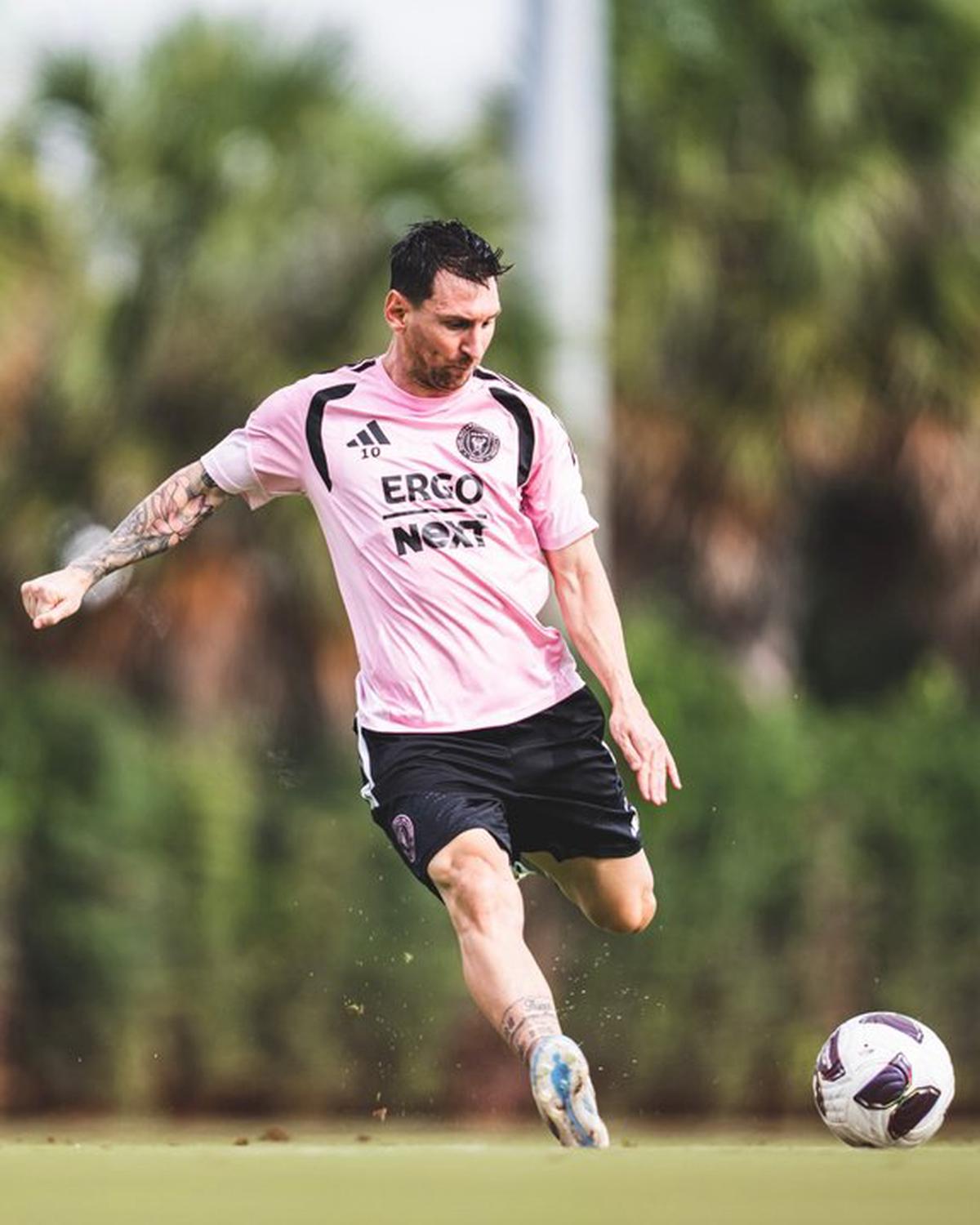 Lionel Messi en el entrenamiento previo al encuentro del Inter Miami.