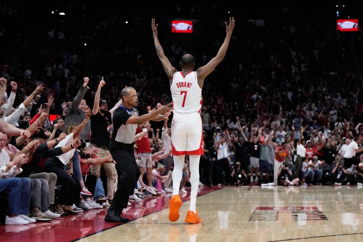 Kevin Durant supera a Michael Jordan y es 5to en anotación NBA en triunfo de Rockets