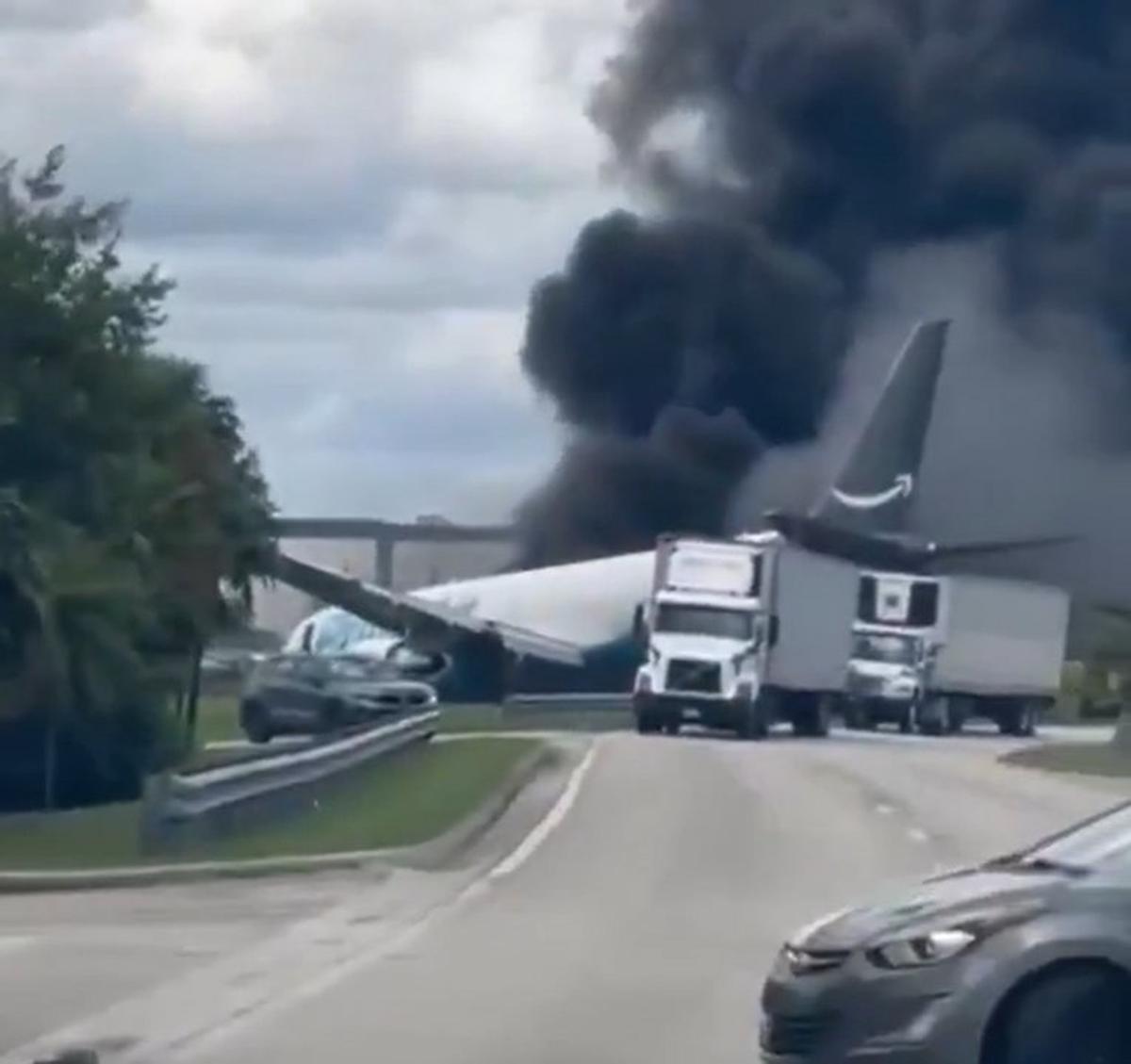 Alarma en Estados Unidos: un avión de carga se estrelló cerca del aeropuerto de Miami.