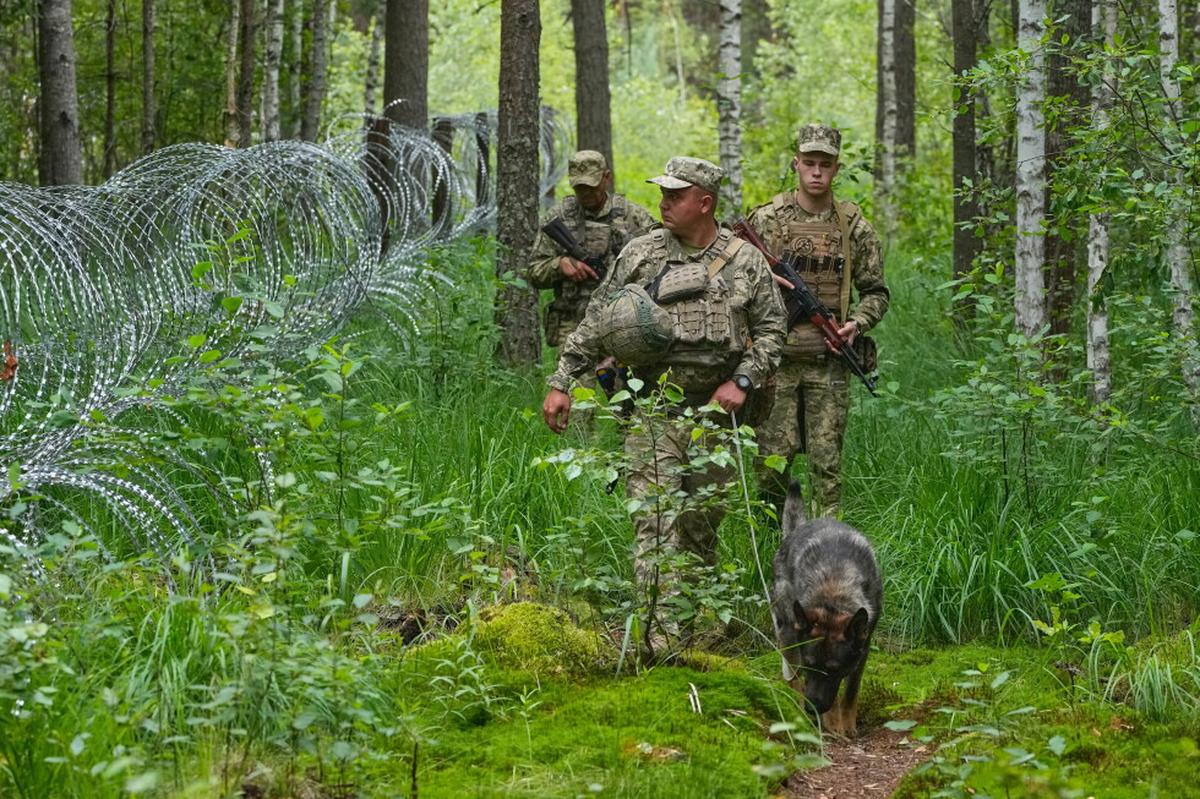 Ucrania sigue fortificando su frontera con Bielorrusia años después de la invasión rusa desde allí