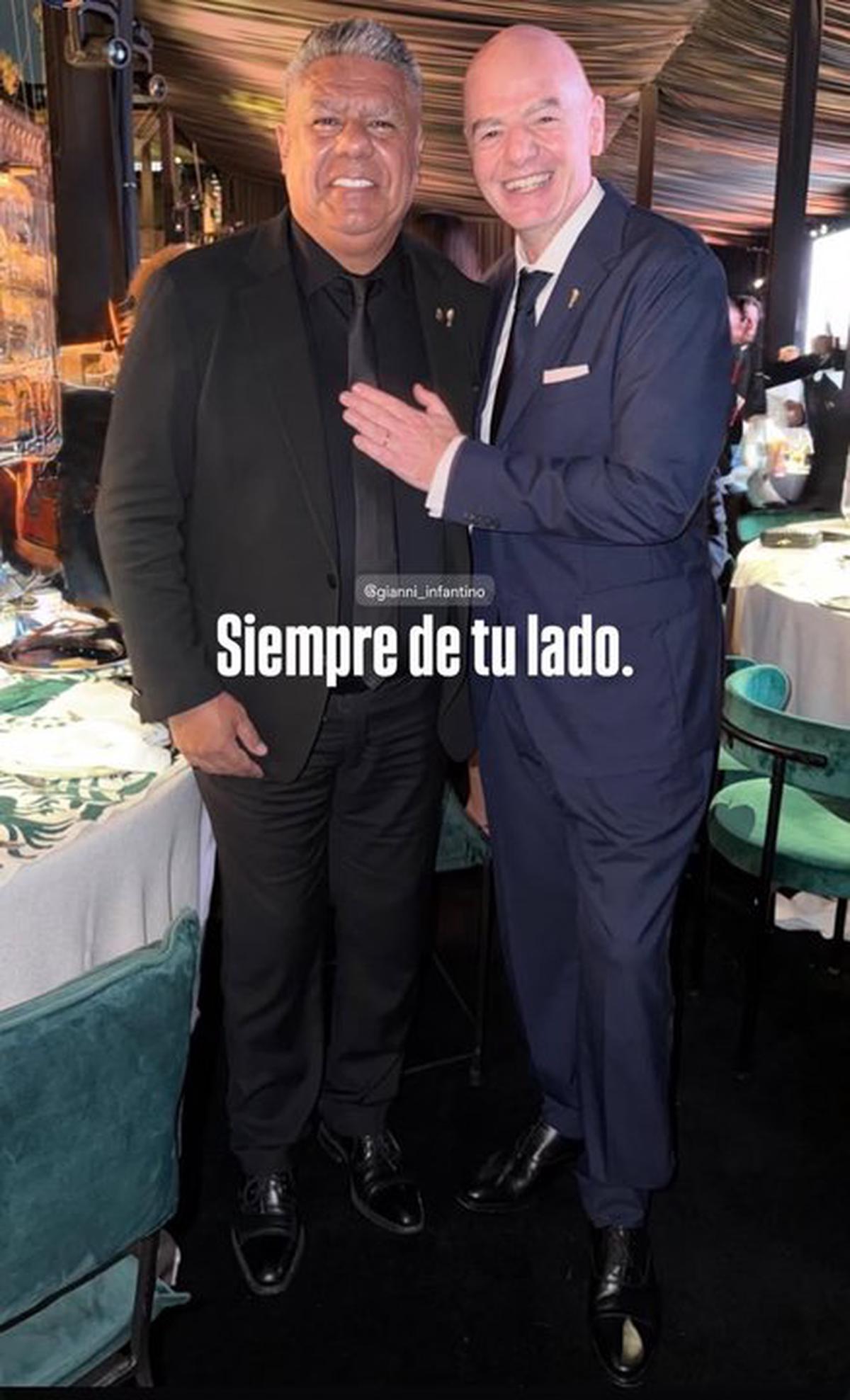 Chiqui Tapia posó con Infantino antes del Mundial y le dedicó un mensaje