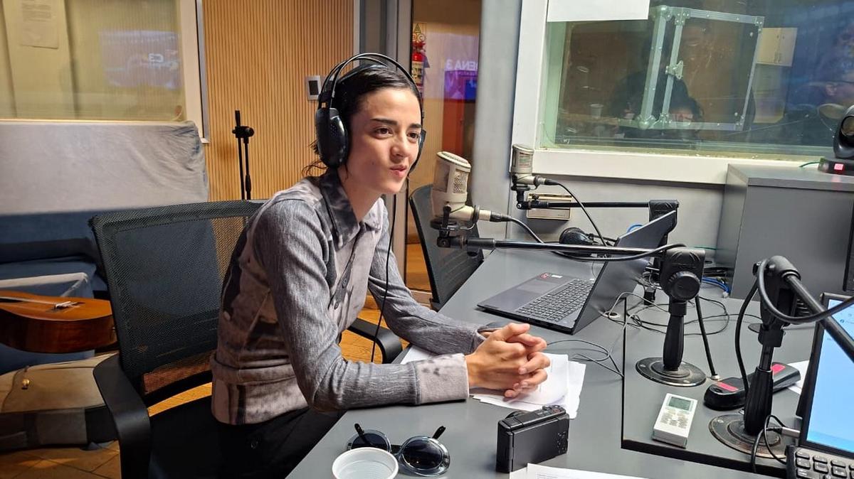 Zoe Gotusso pasó por los estudios de Cadena 3. 