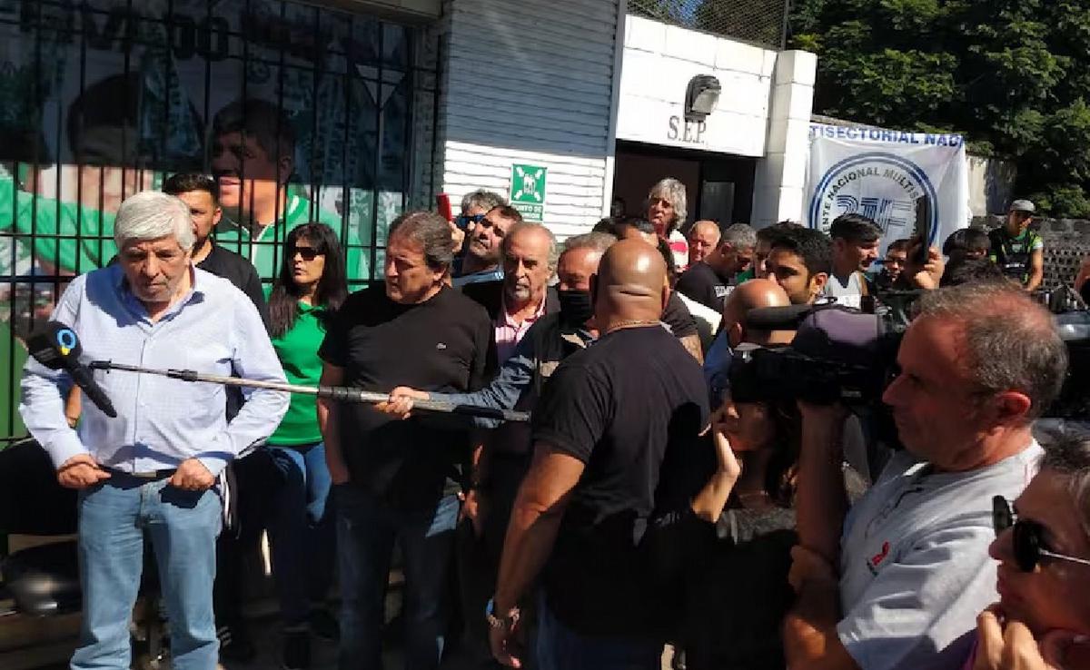 Moyano y otros dirigentes camioneros, en una protesta en San Nicolás cuando Cabaleyro fue detenido.