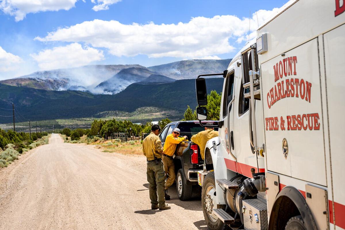 Trump revive política desacreditada para sofocar incendios rápidamente