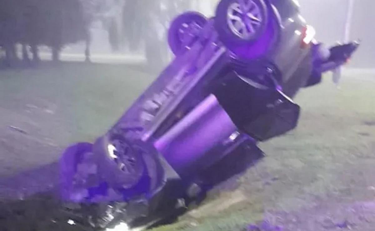 FOTO: El auto de los delincuentes volcado. (Foto:NA)