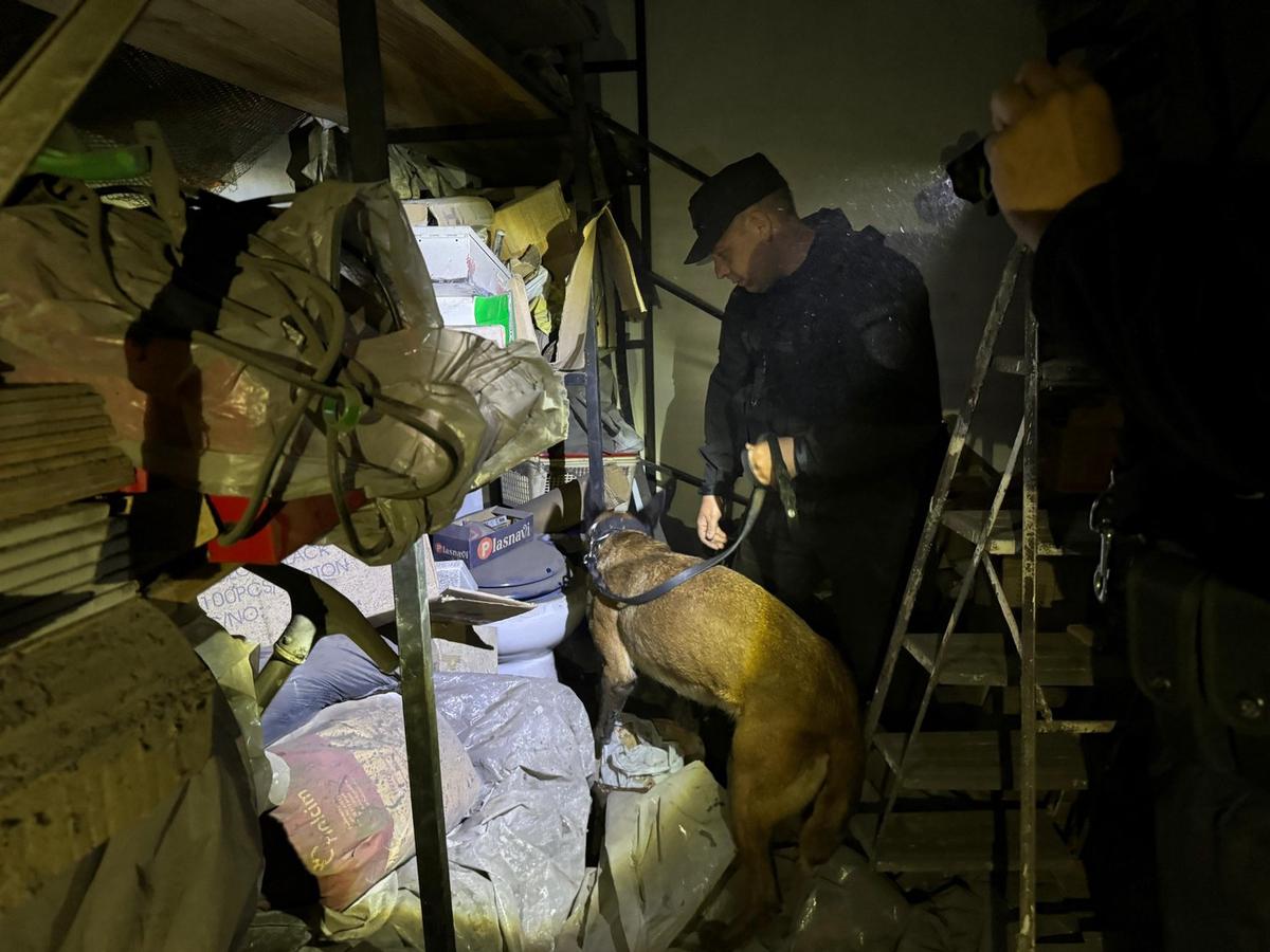 FOTO: Allanamientos en la Galería Norte. (Foto: Prensa Policía)