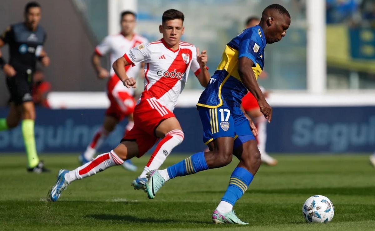 FOTO: Boca y River se enfrentan en un superclásico decisivo (Foto: Daniel Cáceres/Cadena 3)