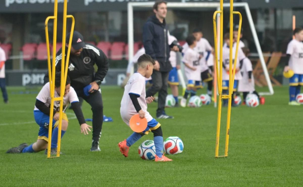 Inter Miami y Estudiantes de La Plata brindaron una clínica de fútbol para niños.