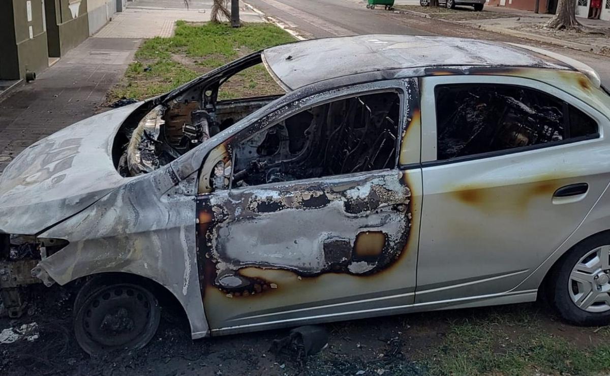 FOTO: El Chevrolet Onix que se incendió.