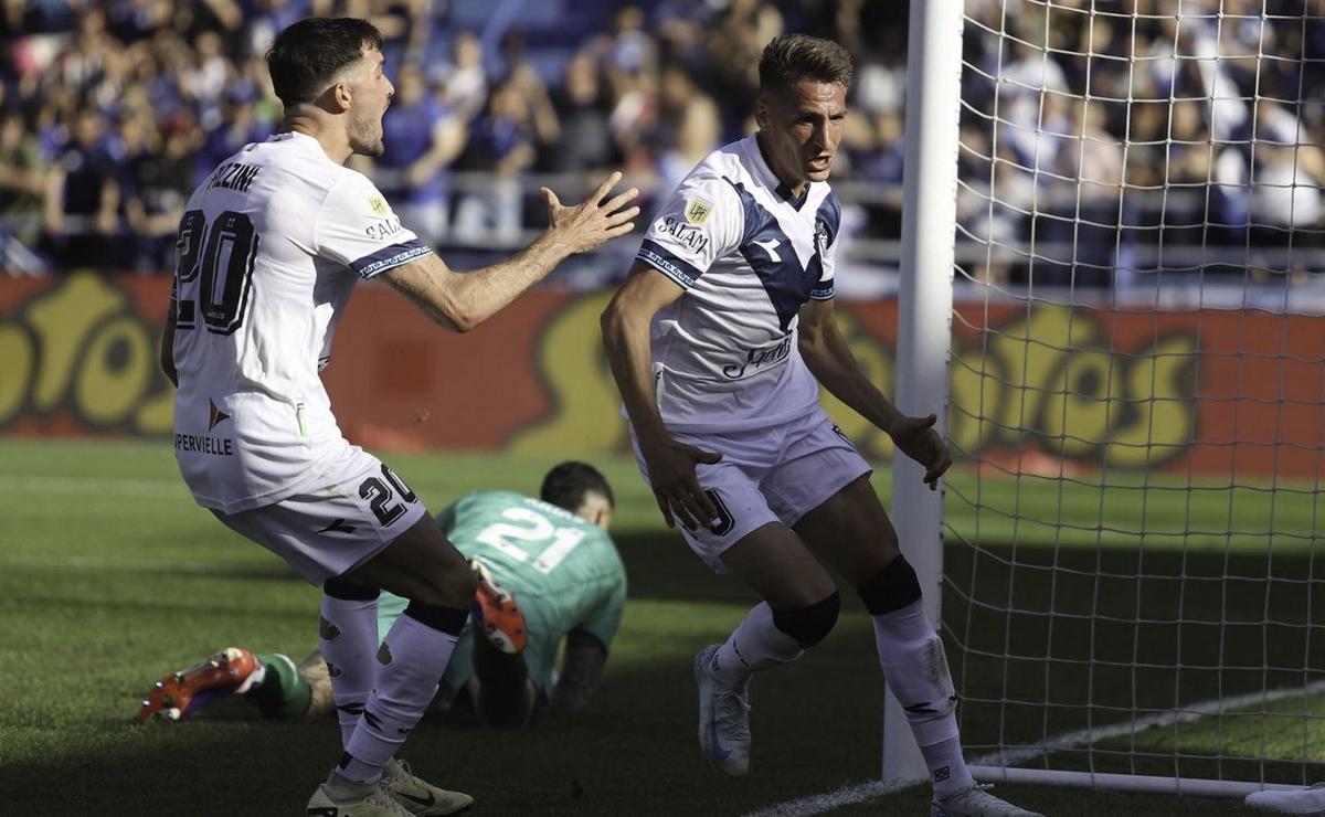 FOTO: Brian Romero, goleador de Vélez, grita el del triunfo ante Racing. 