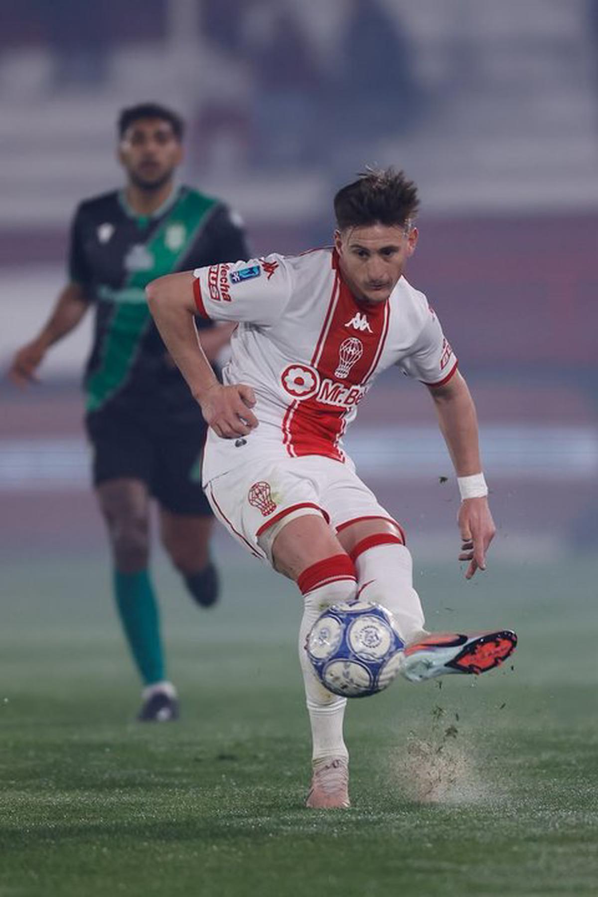 El mediocampista Facundo Waller, durante el triunfo de Huracán.