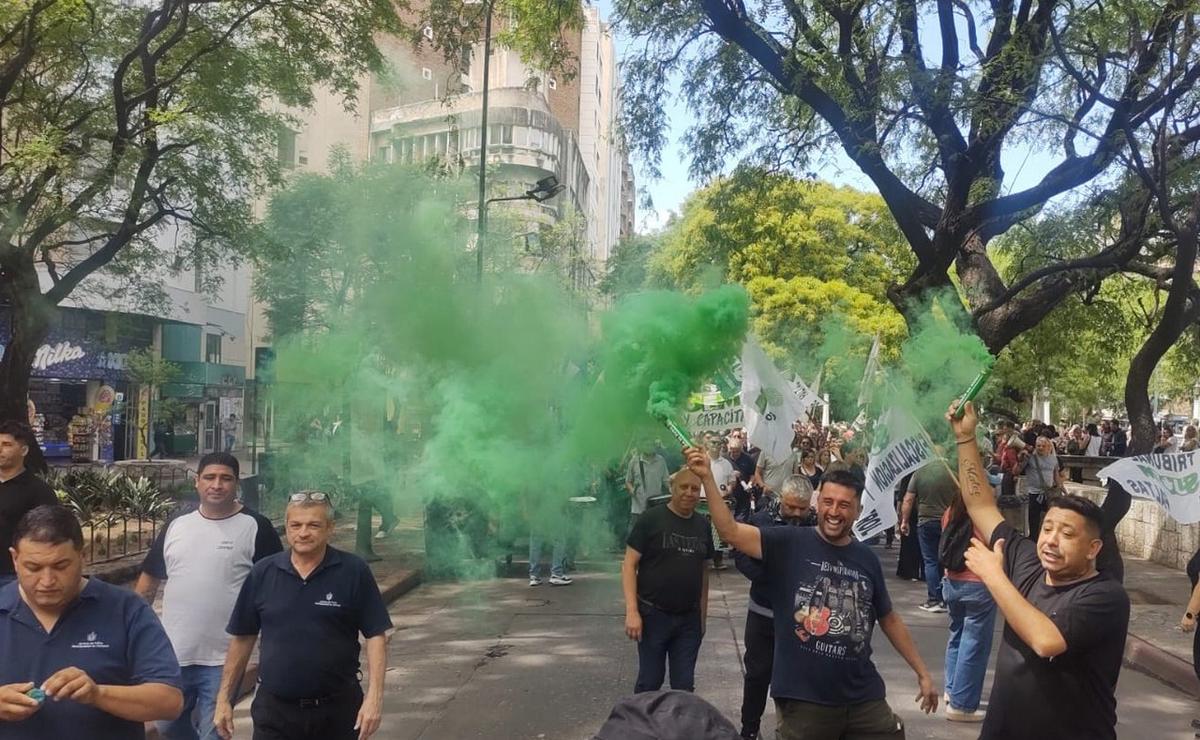 FOTO: Marcha del Suoem por las calles de Córdoba. (Foto: Fernando Barrionuevo/Cadena 3)