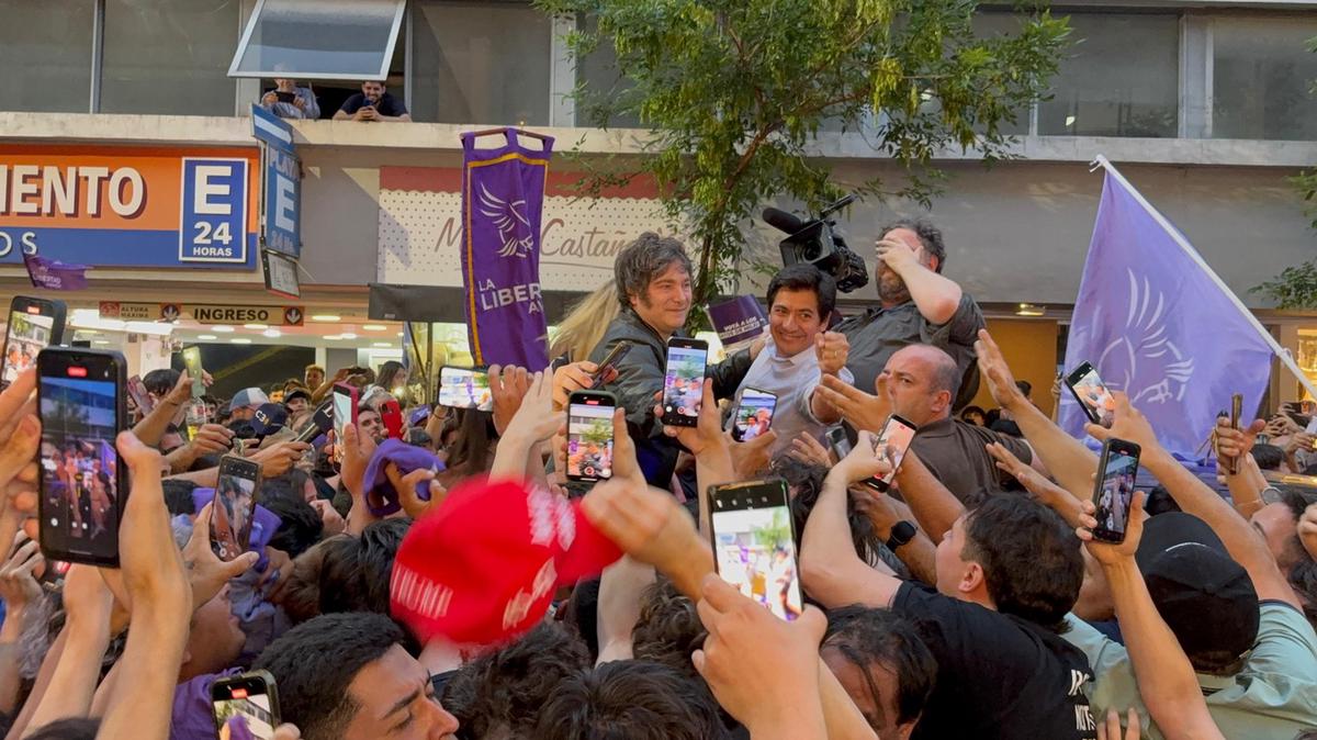 La presencia de Javier Milei revolucionó las calles de Nueva Córdoba.