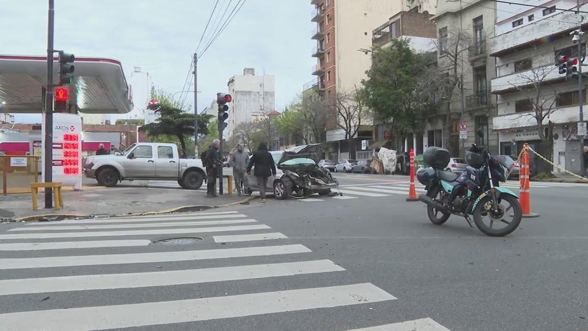 Persecución policial culmina en choque en Constitución: cinco heridos y dos detenidos